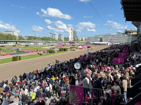 Se folkefesten fra Solvalla