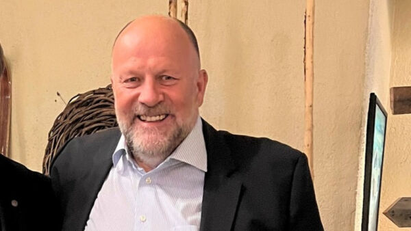 Får årlig millionforskudd