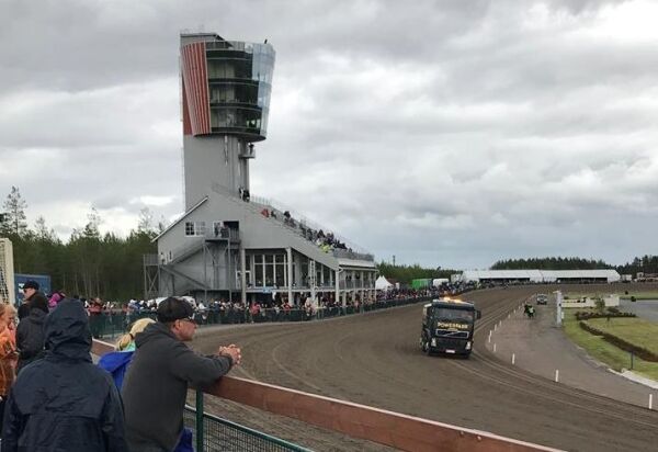 Stenger alt av trav