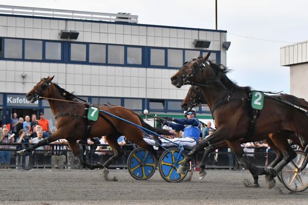 Calhoun og Alegrito kvalifiseringsvinnere