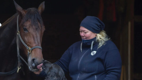 Gikk bort lørdag, får fire med seg og økonomisk krise