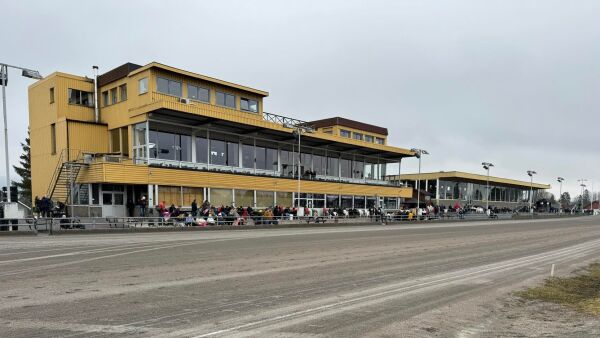 48 ble til 411.000 kroner