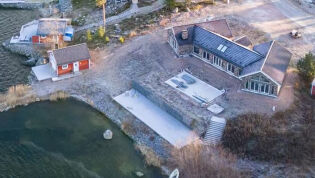 Selger dømmehuset for 12,9 mill