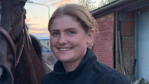 Gir seg som stallansatt