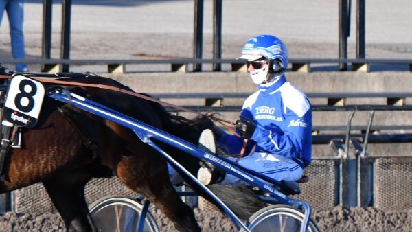 Sterk trippel til Adrian