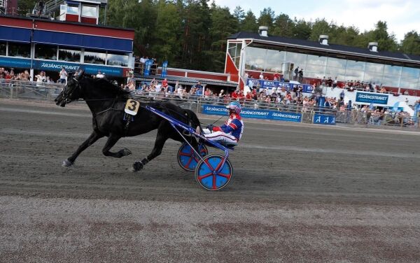 Kongen knuste konkurrentene