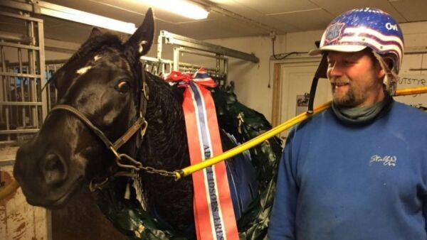 - Tea blir med meg