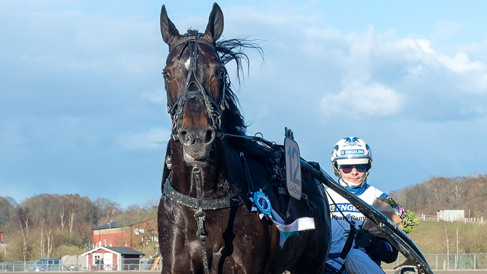 Aetos Kronos går en spennende tid i møte.
 Foto: TR Bild