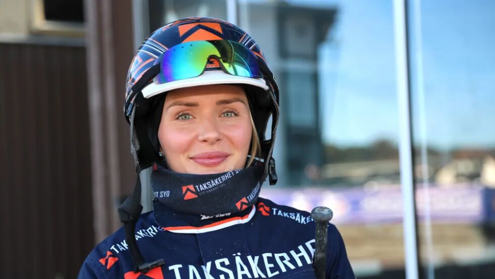 Agnes Larsson ble truffet i hodet av hest som gikk opp på to og slo med frembena.
 Foto: TR Bild