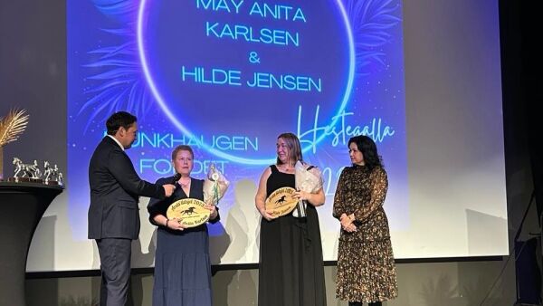 Hedret med sjekk på 60.000 kroner