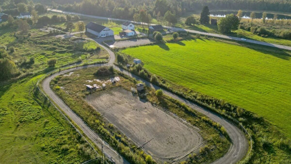 Selger drapsgården i Løten
