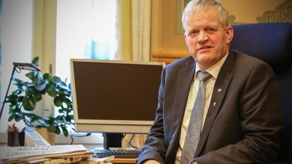 Legger all skyld på Ap