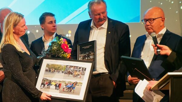 Hedret og ga stor gave tilbake