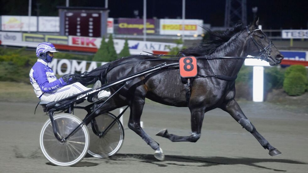 Tix og Vidar Hop vant den første V75 avdelingen.
 Foto: hesteguiden.com