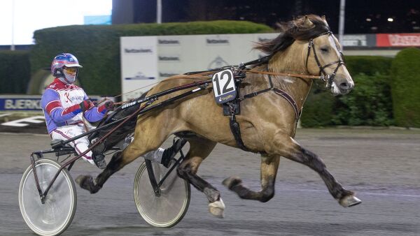 Hattrick til Midtfjeld