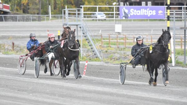 To fulle løp på kald dag