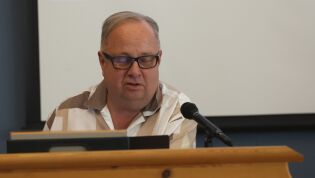 - Vi anbefaler anmeldelse