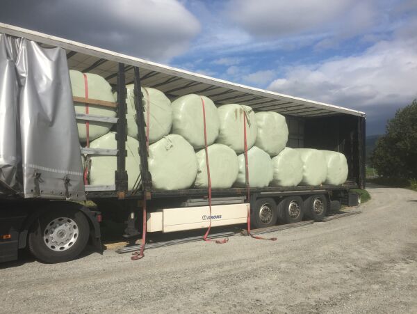 - Ikke importer grovfôr og halm fra Sverige