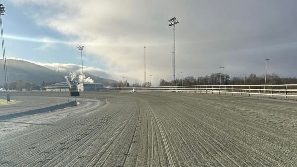 Varsler frost i banen