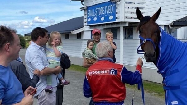 Barnas hest er på plass