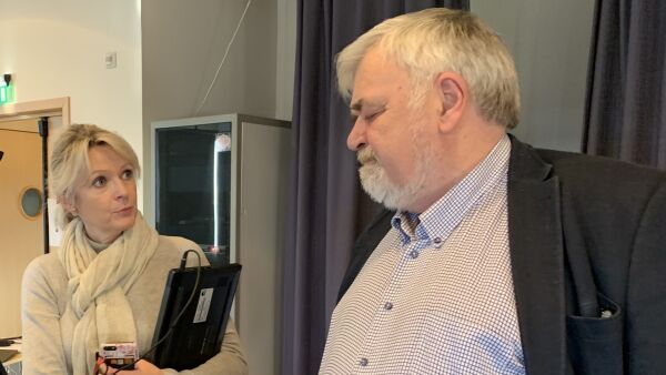 Utelukker ikke føringer på pengene