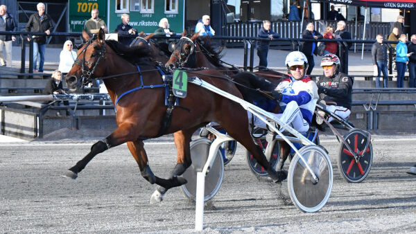 God dronning med lynrask sisterunde