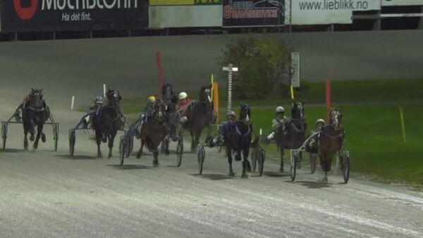 Klokkeren start ga sterk seier