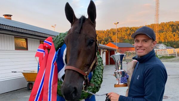 Får stallmannen kjøre - betaler treneren ponnitravet