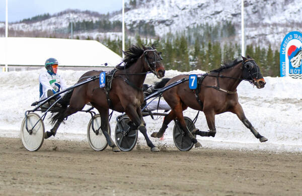 Svensk duell i innledningen